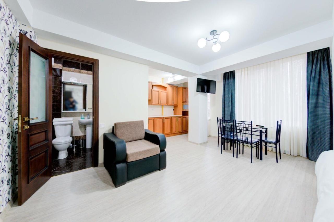 Catherine Hotel Chişinău Esterno foto